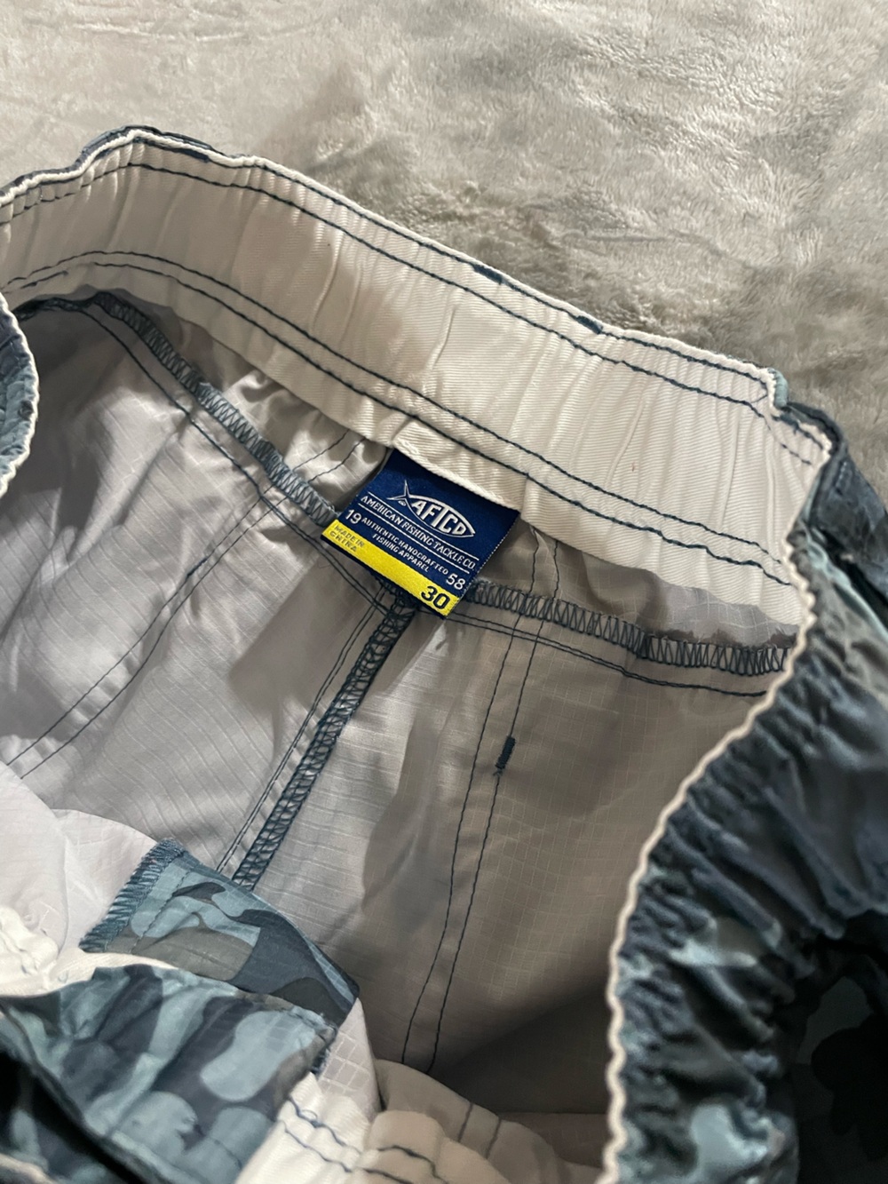 AFTCO Original Fishing Shorts blue camo print yellow logo on the cargo pocket - Picture 8 of 10
